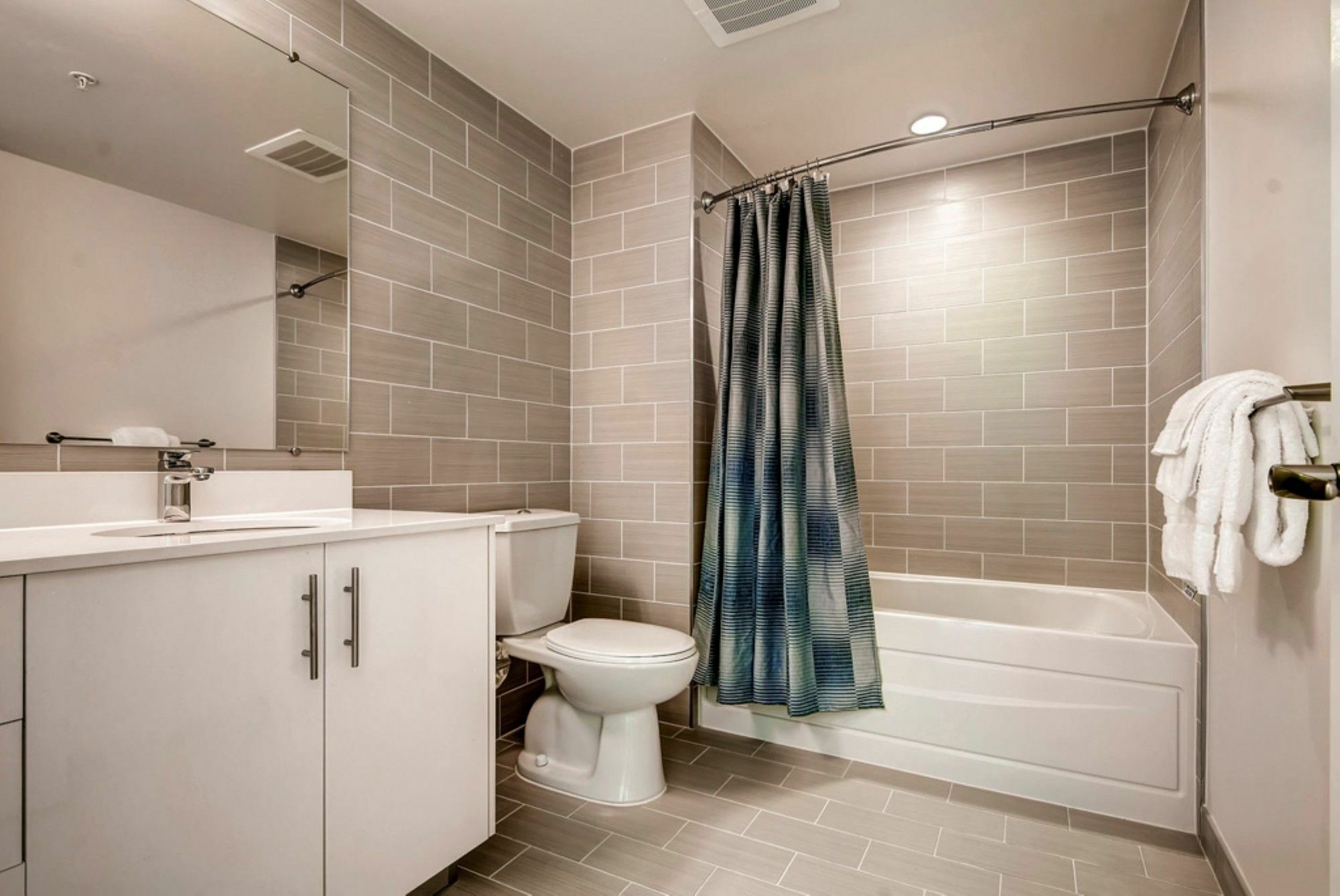Global Luxury Suites At Chinatown Washington Esterno foto