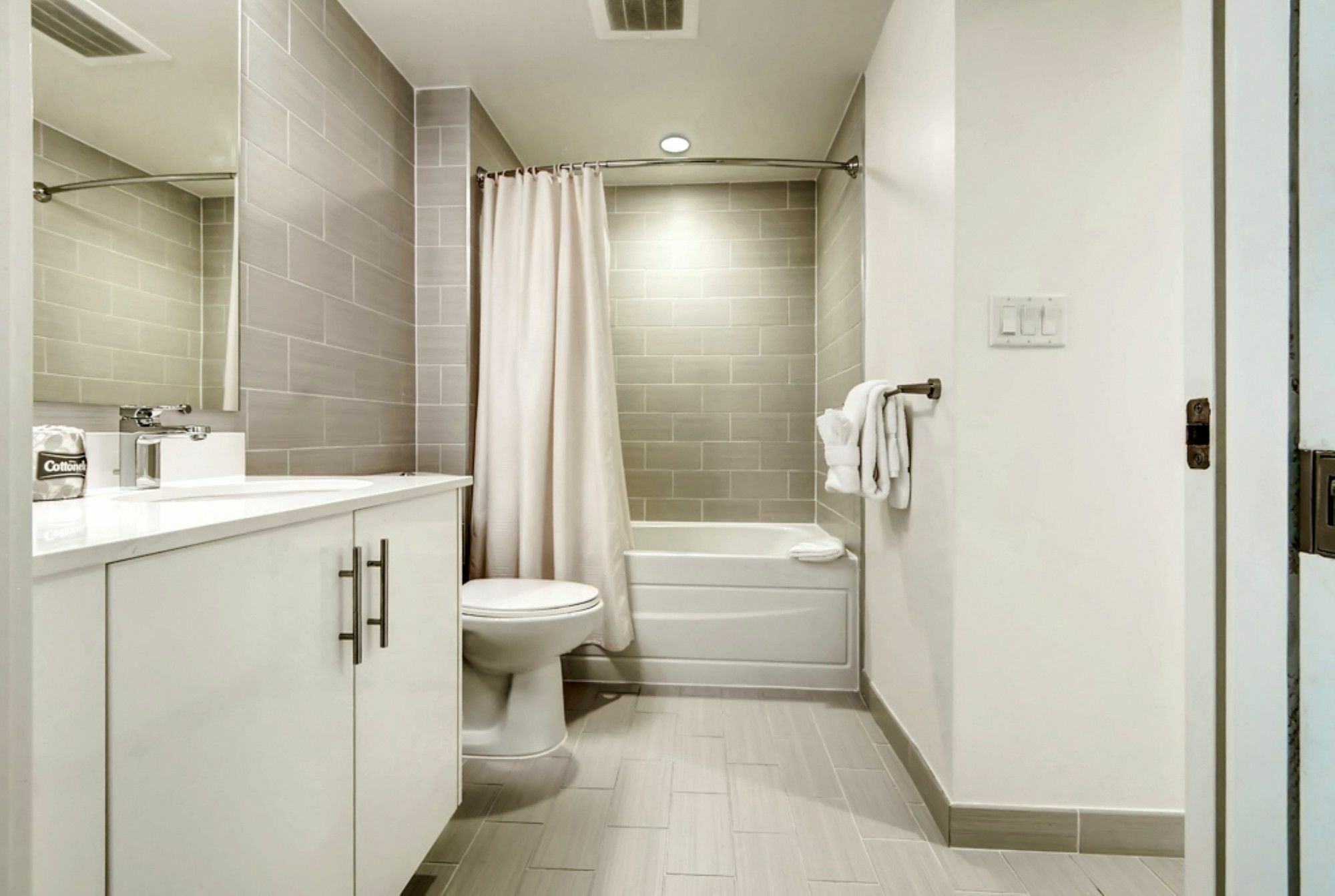 Global Luxury Suites At Chinatown Washington Esterno foto