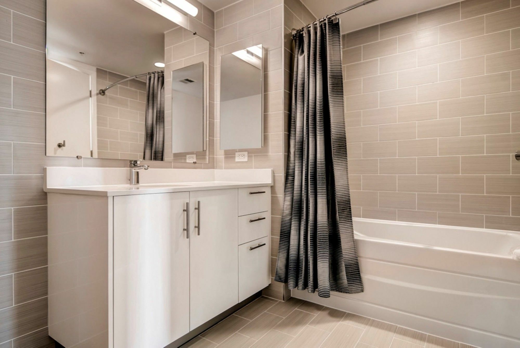 Global Luxury Suites At Chinatown Washington Esterno foto